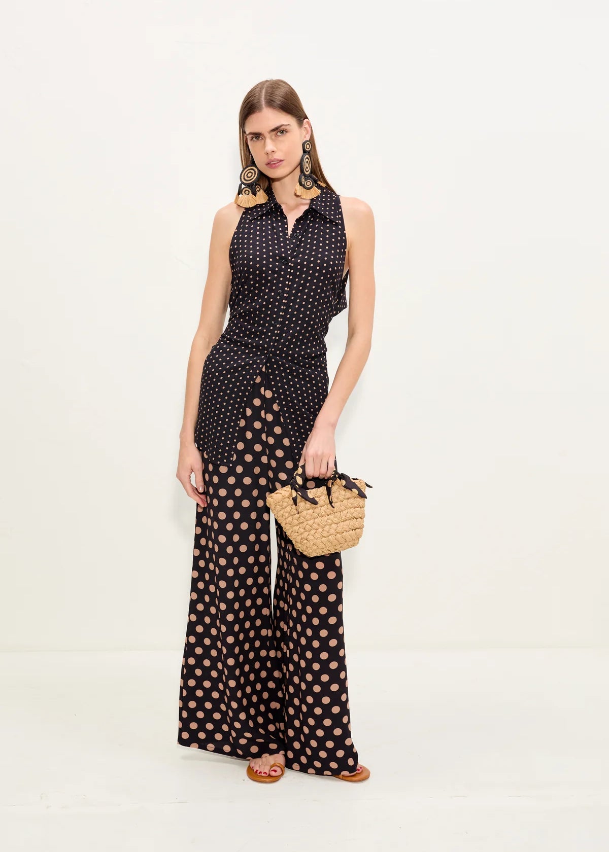 Loch Sleeveless Crepe Button Up