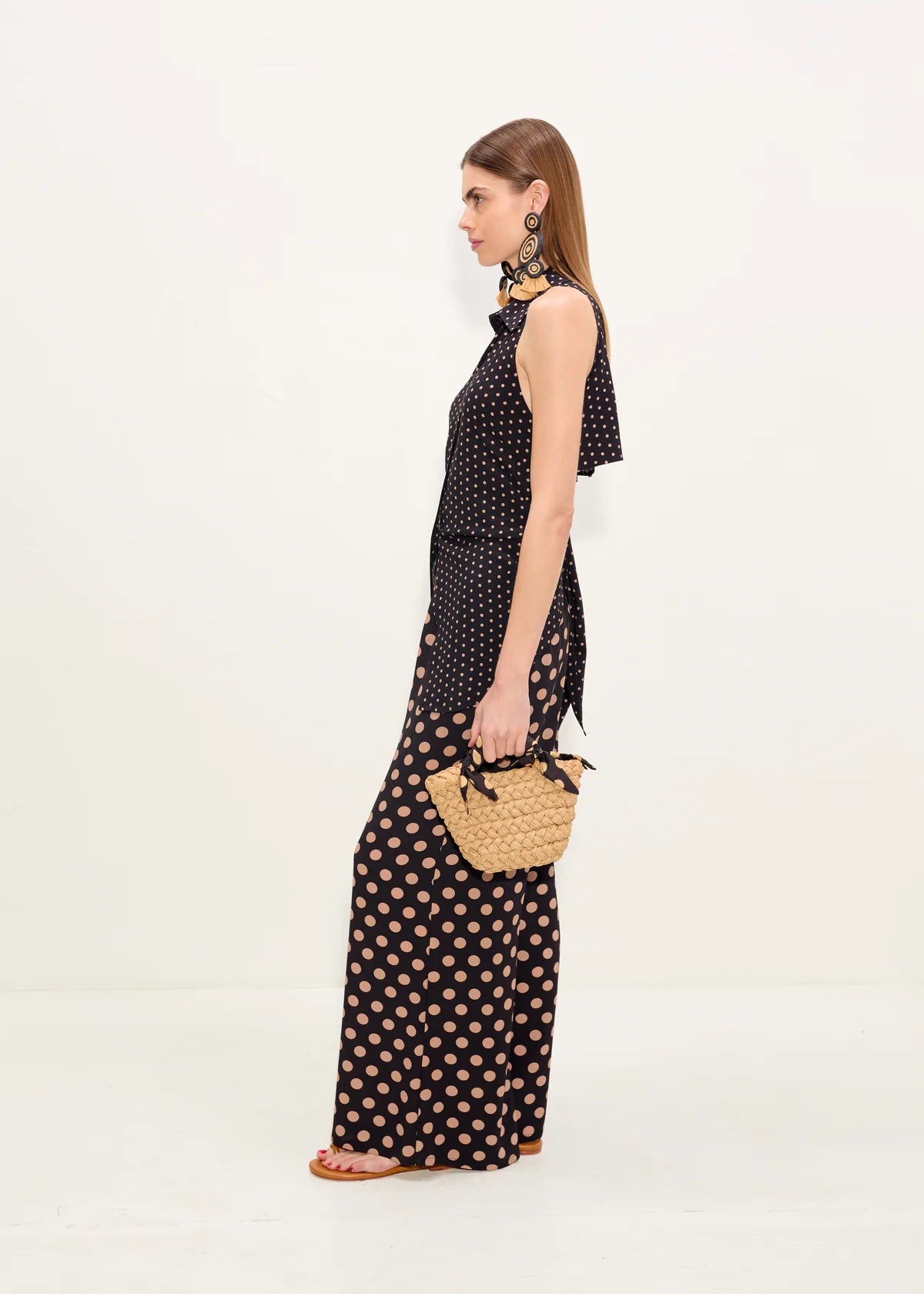 Loch Sleeveless Crepe Button Up