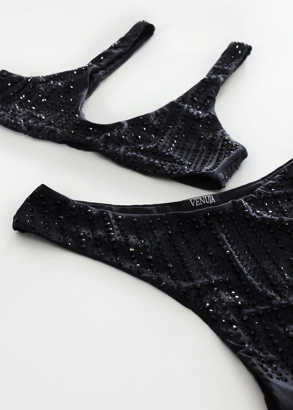 Brassiere High Cut Brazilian Bikini