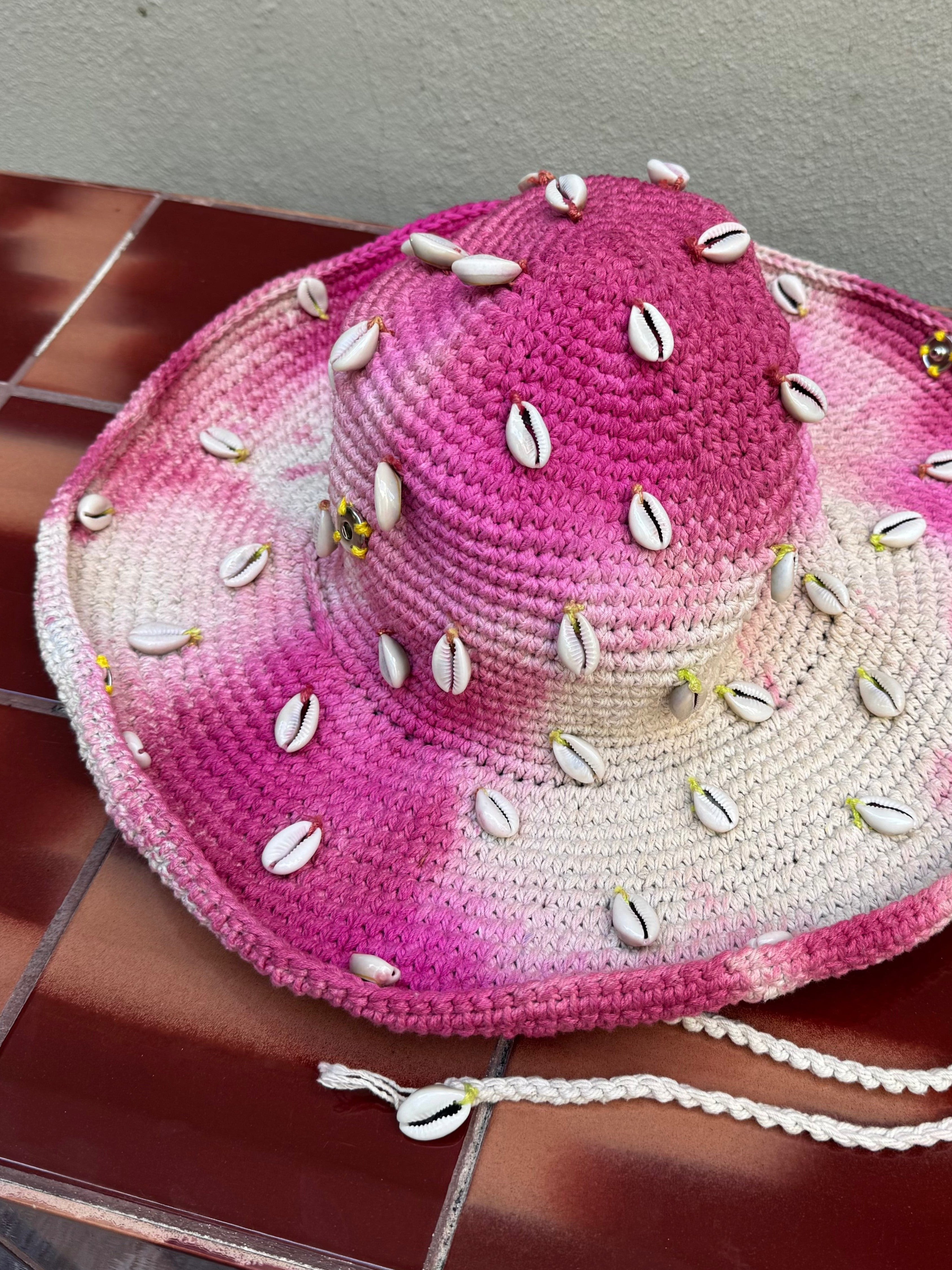 KABE SHOP INC Wika crochet hat in pink and white tie-dye featuring decorative cowrie shells and a chin strap