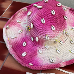 KABE SHOP INC Wika crochet hat in pink and white tie-dye featuring decorative cowrie shells and a chin strap