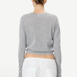 Back view of KABE SHOP INC Francis grey cashmere sweater with slim fit and cropped hem on a model