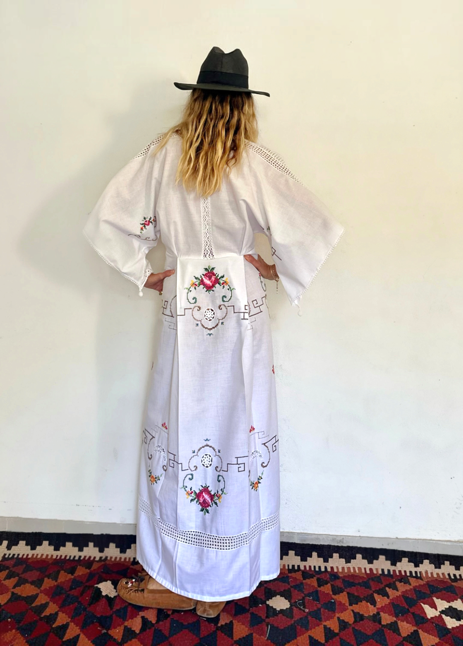 KABE SHOP INC white cotton kaftan dress with floral embroidery and wide sleeves worn with a black hat