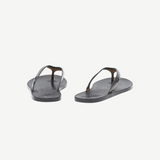 KABE SHOP INC black jelly flip flops with a minimalist design, perfect for beach and casual summer wear.