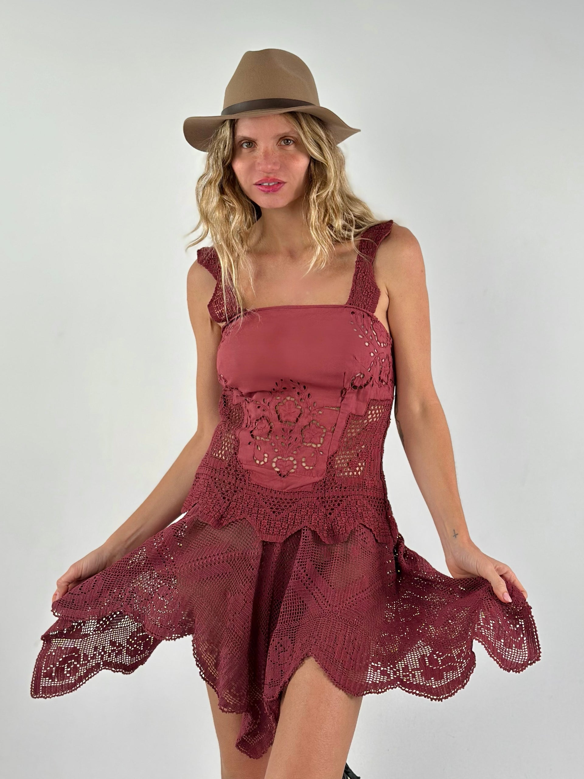 celia mini dress Celia Dragouni x KABE Crochet Sleeveless Mini Dress M / BURGUNDY