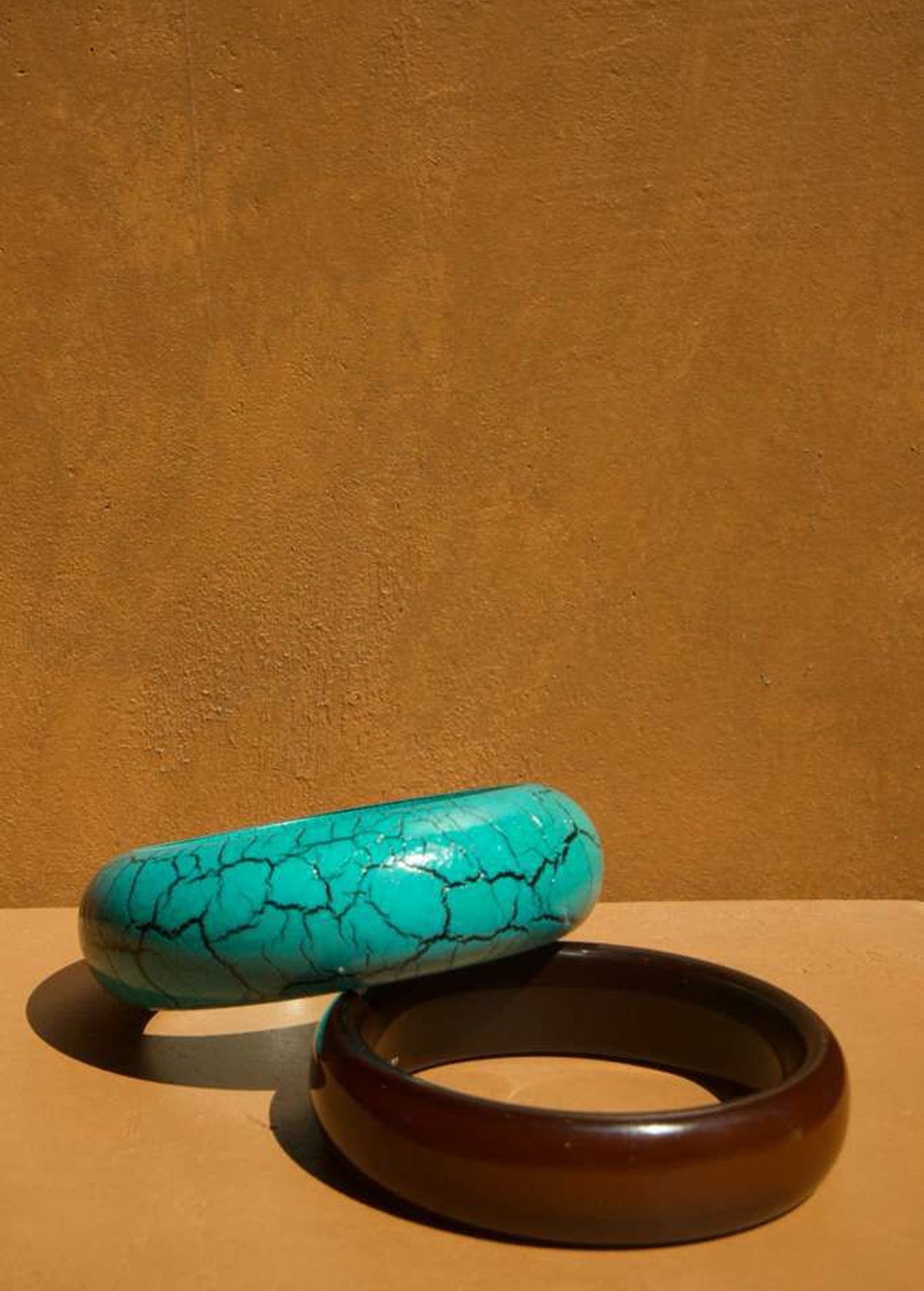 KABE SHOP INC resin bangle set featuring a turquoise crackle finish bracelet and a solid dark brown bangle
