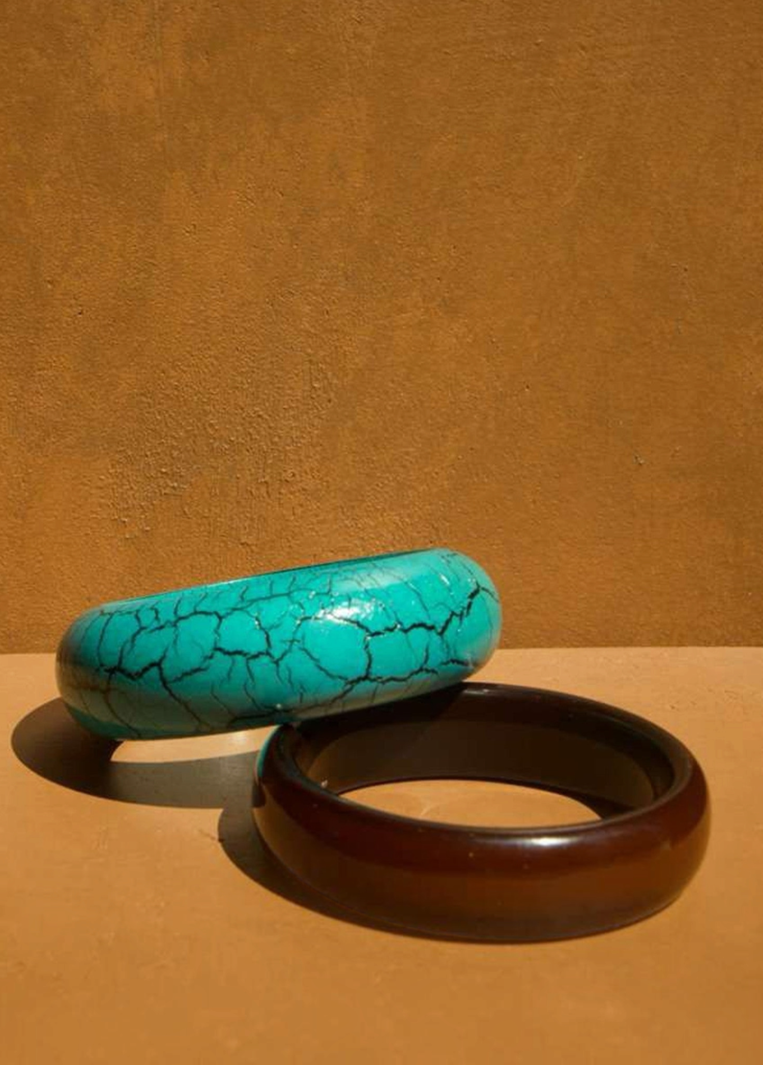 KABE SHOP INC resin bangle set featuring a turquoise crackle finish bracelet and a solid dark brown bangle