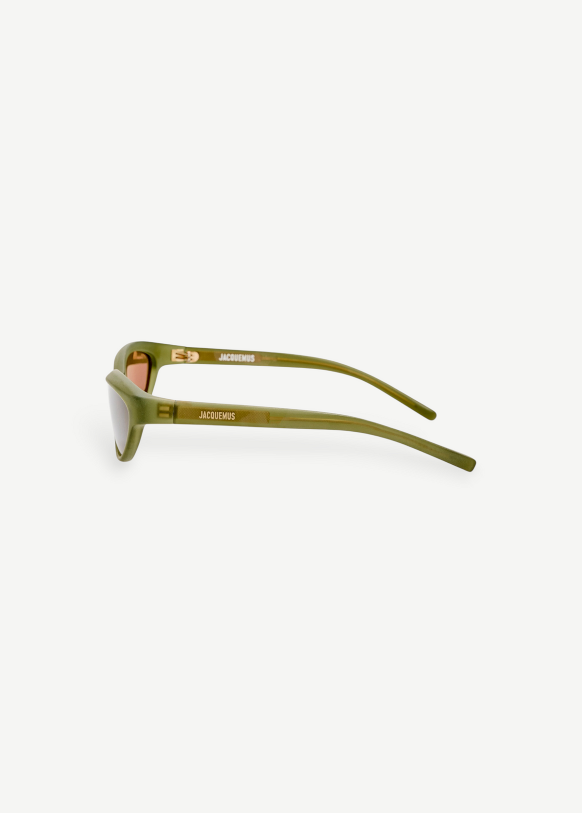 KABE SHOP INC Jacquemus Curvo cat-eye sunglasses in green acetate with brown lenses and gold branding, side view.