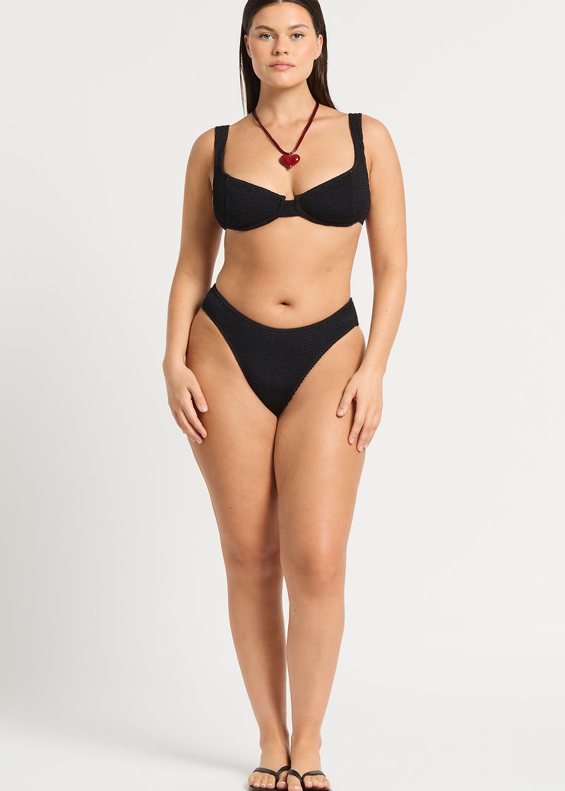 Olivia Brief