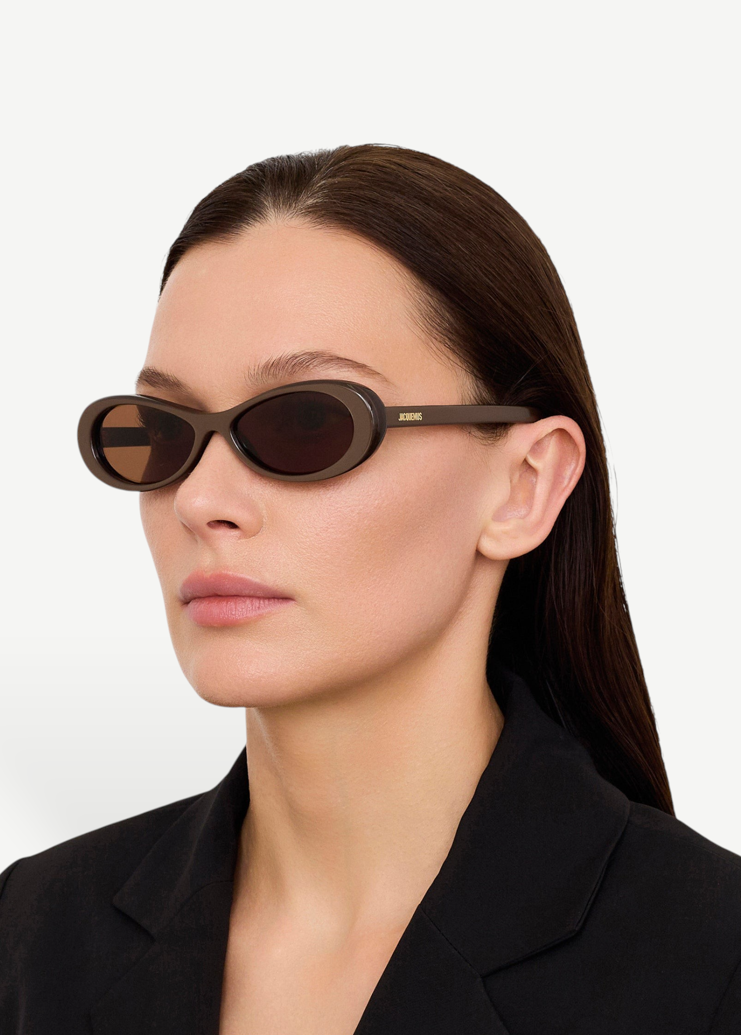 KABE SHOP INC Jacquemus Nuvola sunglasses with metallic brown oval acetate frames and brown lenses on a model