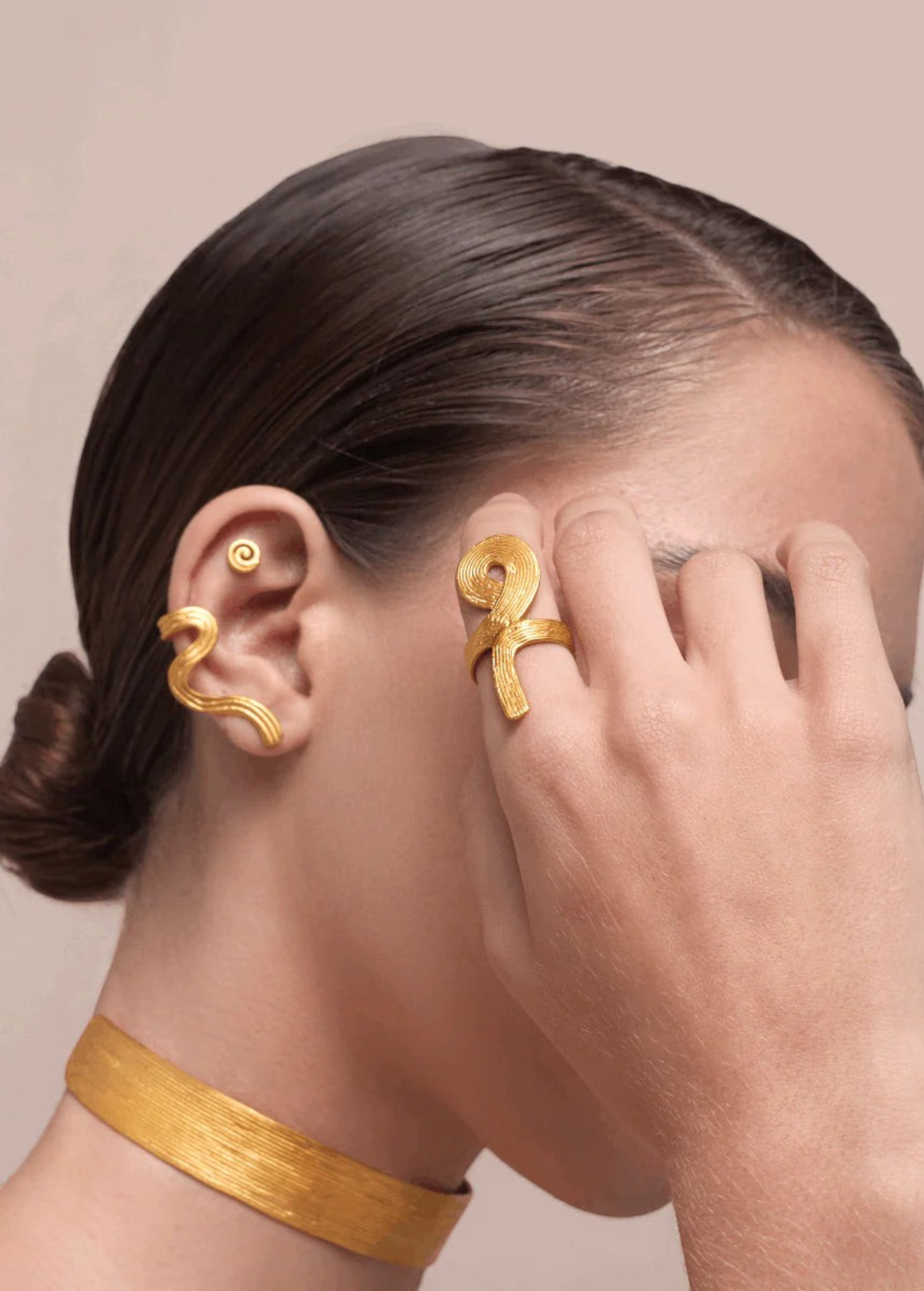 KABE SHOP INC Whichyi ring in gold with organic fluid shape worn by a model with matching ear cuff and choker